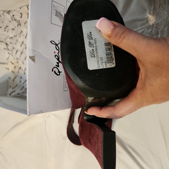 Qupid Wine Peep Hole Suede Booties size 9 - Picture 2 of 2